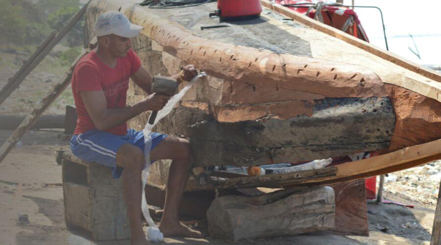 Why choose water damage restoration service for commercial flood cleanup in Hempstead